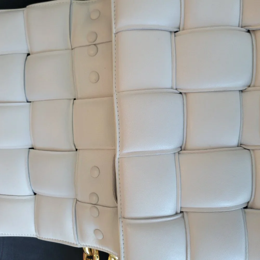 BOTTEGA CASETTE PURSE - EXCELLENT CONDITION! - Picture 3 of 8
